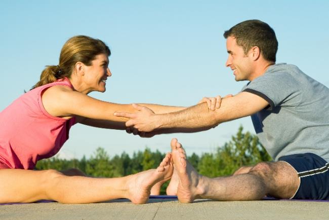 זוג מבצע מתיחות פסיביות יחד
