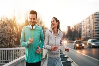 עושים ג'וגינג ביחד? זה משפיע על קצב ההליכה שלכם