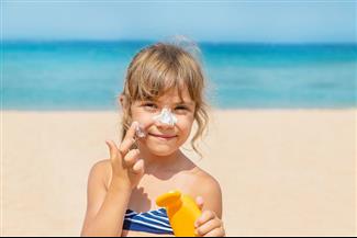 שמן זית במקום קרם הגנה: האם הטרנד שסחף את הטיקטוק מסוכן לנו? 